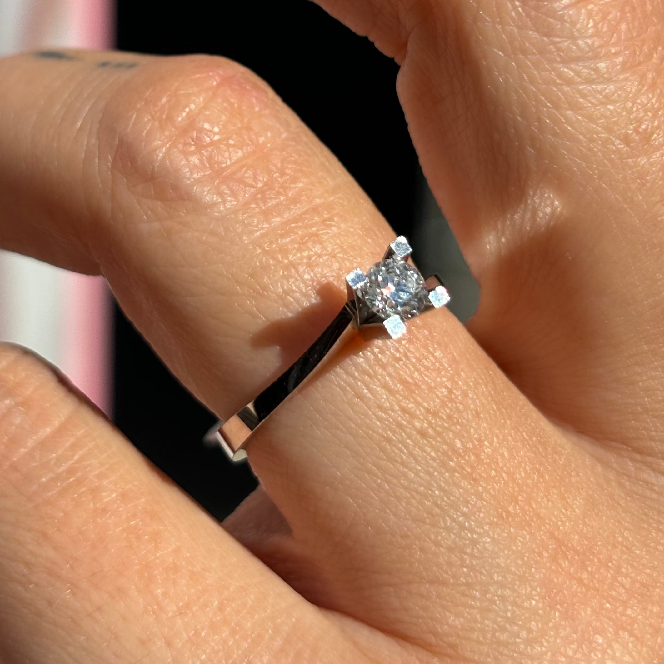 Годежен пръстен от бяло злато с диамант 0.31 карата